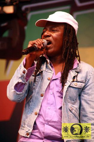 Alpha Blondy (CI) with The Solar System Band 23. Summer Jam Festival, Fuehlinger See Koeln - Red Stage 05. Juli 2008 (14).JPG